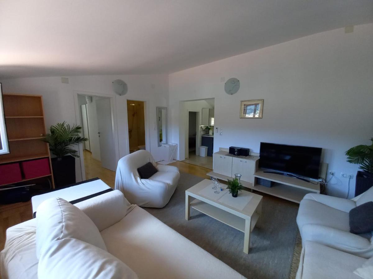 Apartman Marina Sa Parkingom เยลซา ภายนอก รูปภาพ