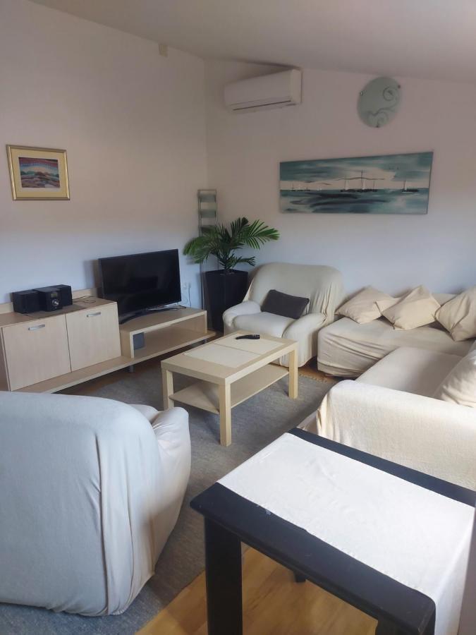 Apartman Marina Sa Parkingom เยลซา ภายนอก รูปภาพ