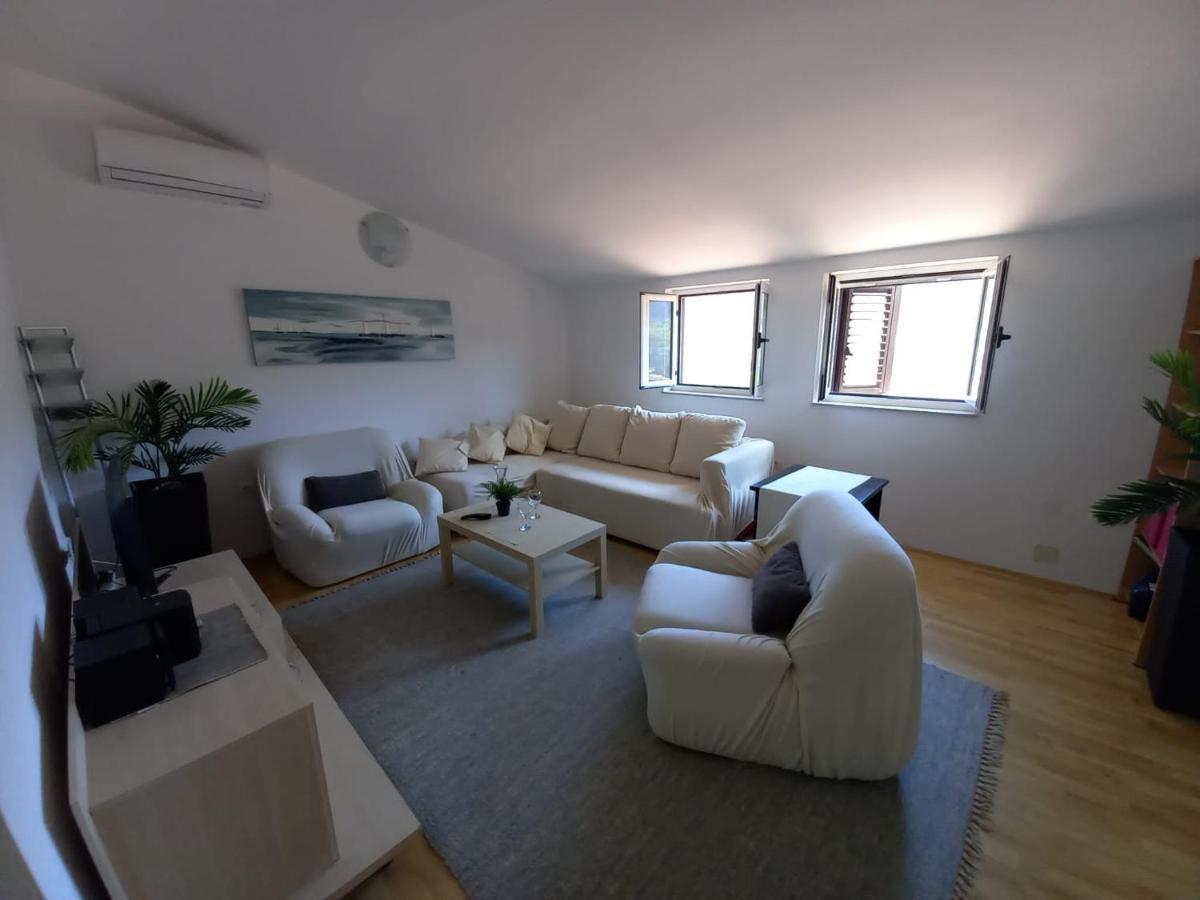 Apartman Marina Sa Parkingom เยลซา ภายนอก รูปภาพ